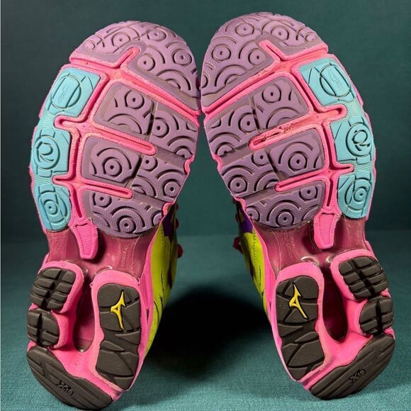 Size 7.5 - Women’s Mizuno wave rider multicolor shoes - Picture 8 of 9